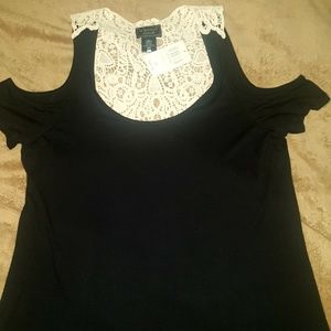 Cold shoulder style tee